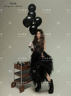 2026新款照相馆韩系ins画报赫本风黑色甜酷少女生日拍照个人摄影