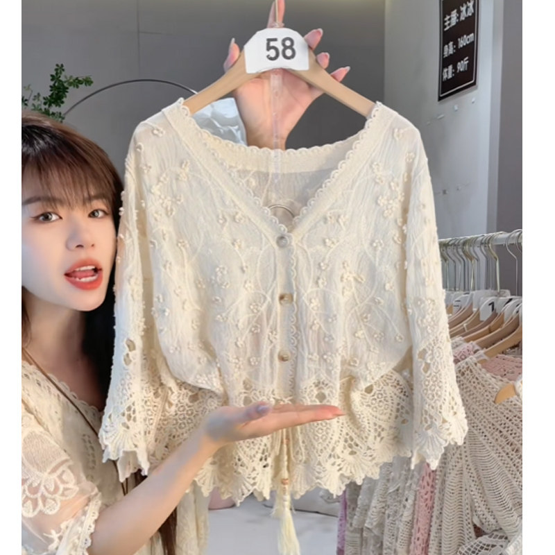 梅花点点V领系带开衫女夏2026新款别致减龄洋气防晒镂空罩衫上衣