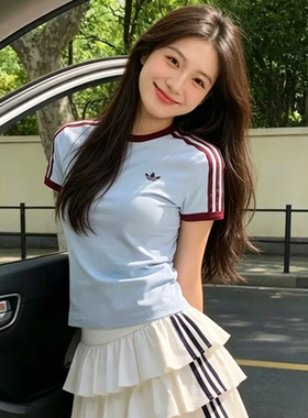 阿迪达斯Adidas三叶草女装休闲运动修身短袖上衣T恤KD3684 KD3683