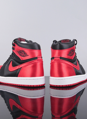 Nike/耐克正品Air Jordan 1 Retro HI OG女子运动板鞋FD4810-061