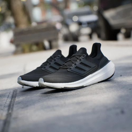 阿迪达斯ULTRABOOST LIGHT 超轻透气减震回弹跑步运动鞋GY9351
