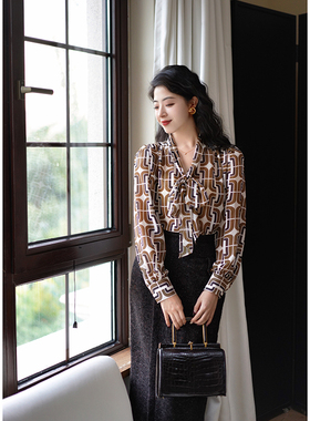 Chings法式复古订染印花几何图案衬衫 小v领通勤显瘦通勤港风上衣