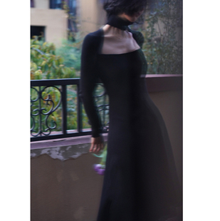 大方领收腰针织连衣裙 复古克莱因蓝A字毛衣裙打底长裙春 Ching