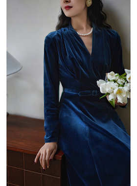 Chings法式复古v领褶皱丝绒连衣裙女 高腰梨形身材显瘦优雅内搭裙