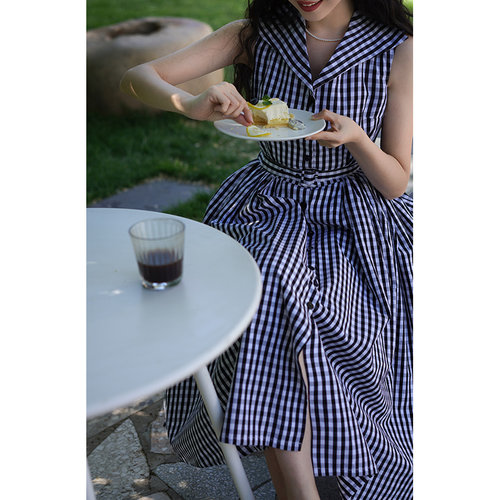 夏日度假无袖经典剪裁v领法式