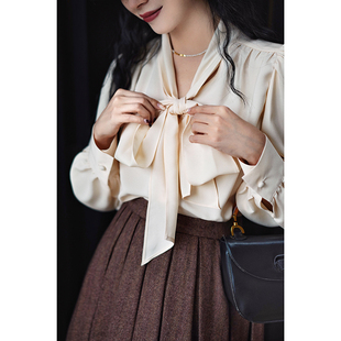 显瘦百搭衬衫 乱麻质地灯笼袖 复古一衣多穿V领飘带上衣 Chings法式