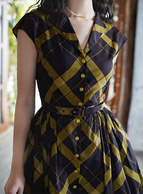 Chings 法式复古v领榛咖色+牛油果绿  撞色赫本风高腰A字大摆裙