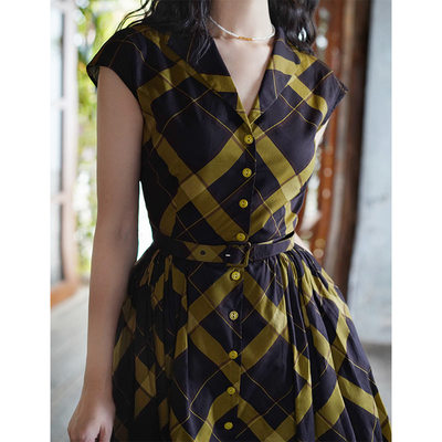 Chings 法式复古v领榛咖色+牛油果绿  撞色赫本风高腰A字大摆裙