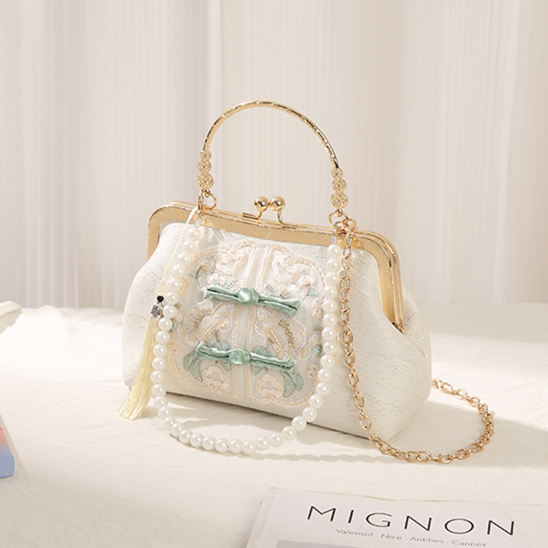 刺绣盘扣春季搭配马面裙旗袍包包