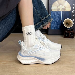 2026春新款网面学生减震超轻跑步鞋女款体测低帮透气竞速运动鞋女