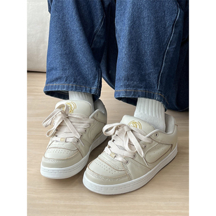 劲极将杏色厚鞋舌面包鞋少女可爱乖巧网红学生休闲美式高街滑板鞋