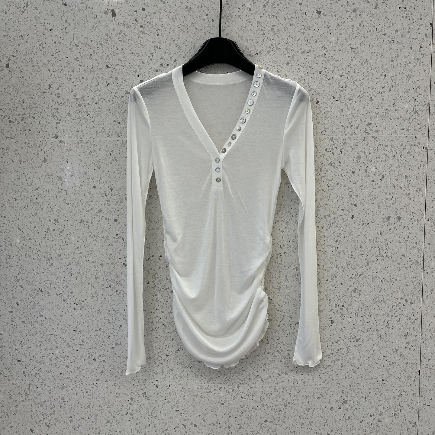 纯欲辣妹风单边多纽扣V领波浪边长袖T恤女修身显瘦轻薄微透上衣,女装/女士精品,T恤,淘宝优惠券,粉丝福利购,淘宝优惠卷