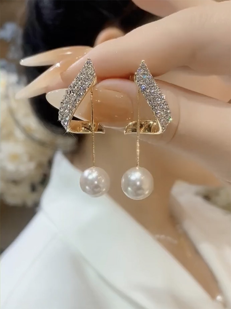 一款两戴珍珠耳环女纯银新款时尚个性小众设计高级感耳钉精致爆款