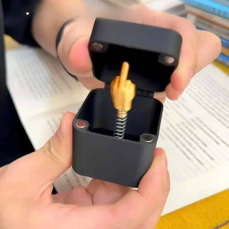 Out of the box pop-up Middle Finger Gift Box Creative Desk H