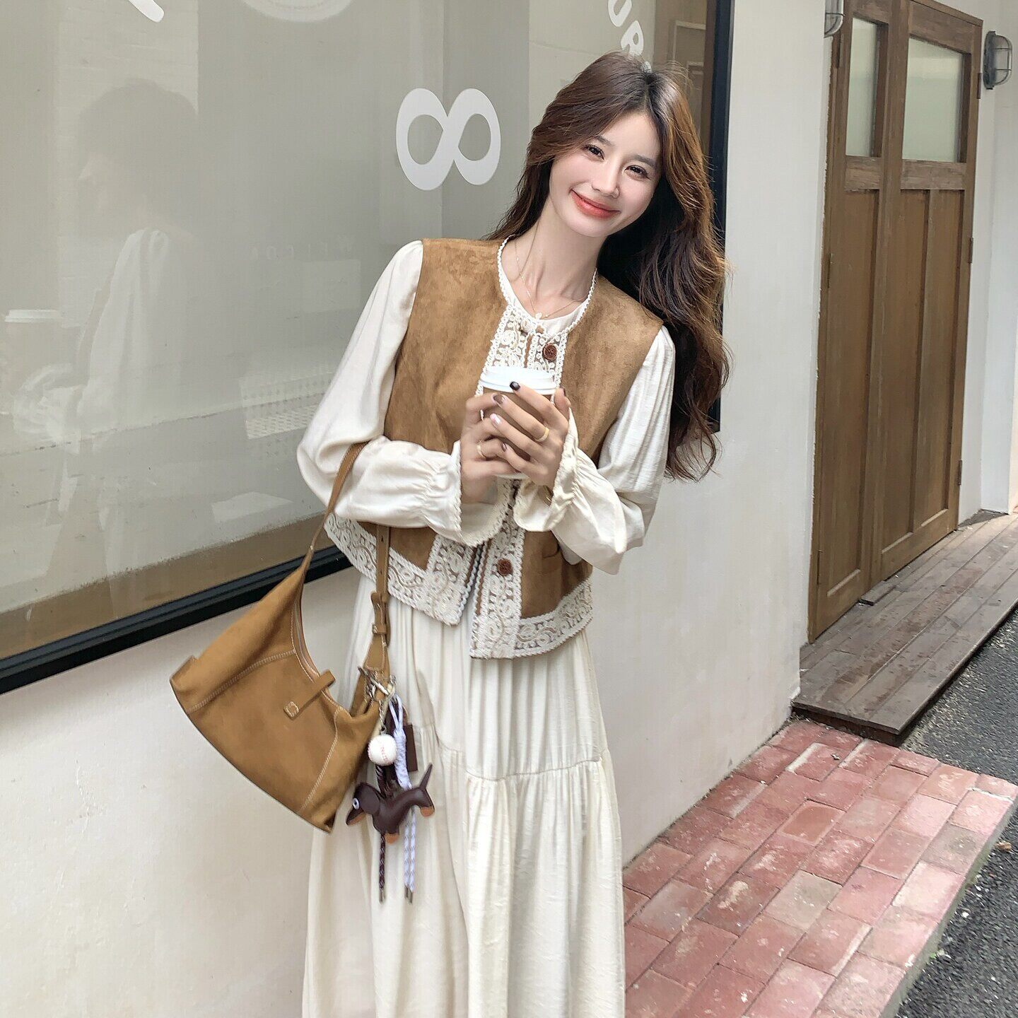 白色连衣裙套装女秋季2025旅游穿搭美拉德马甲裙子刺绣休闲舒适