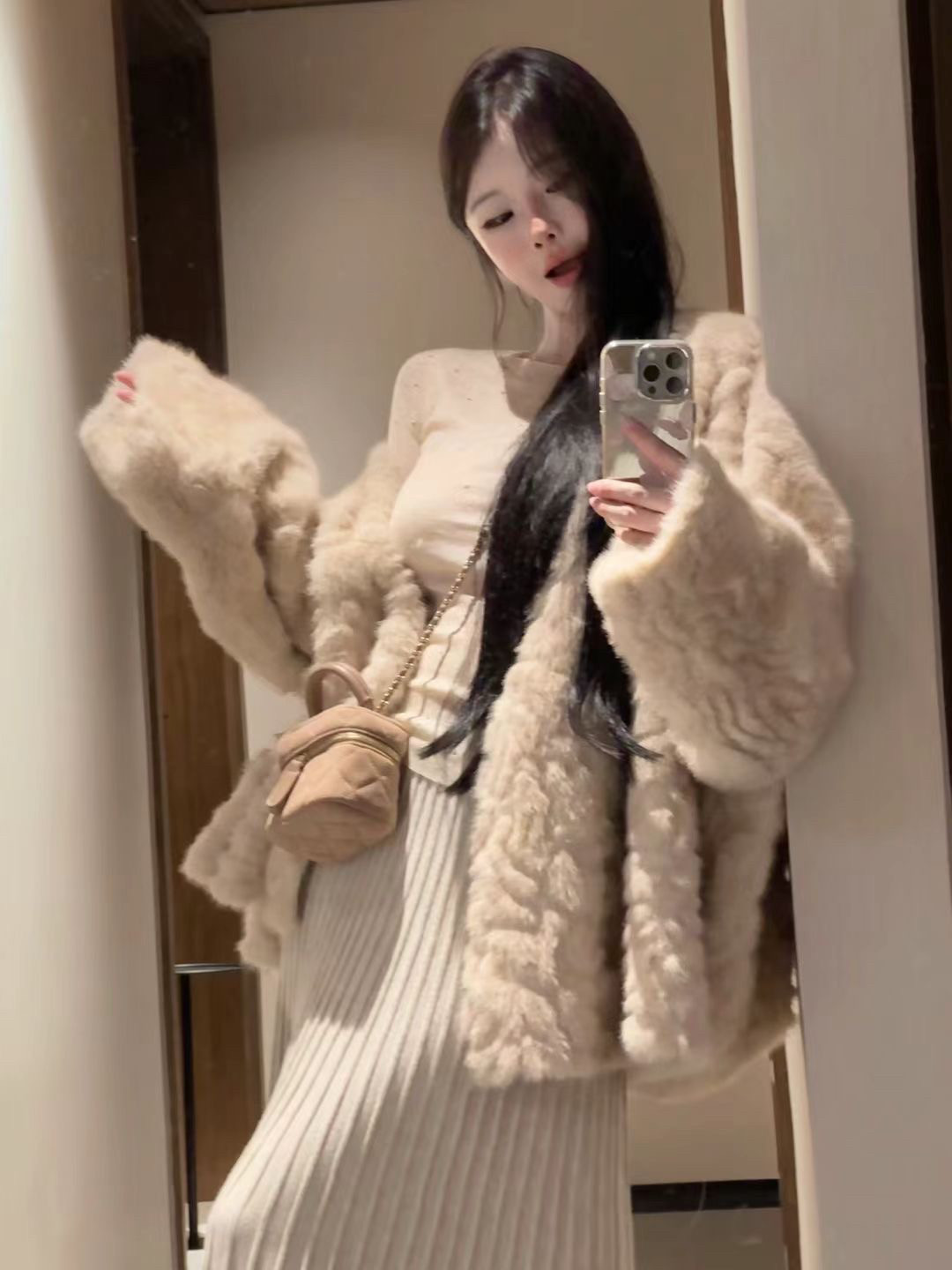 韩系 顶流千金 环保小湖羊仿皮草皮毛一体毛绒绒慵懒风外套上衣女