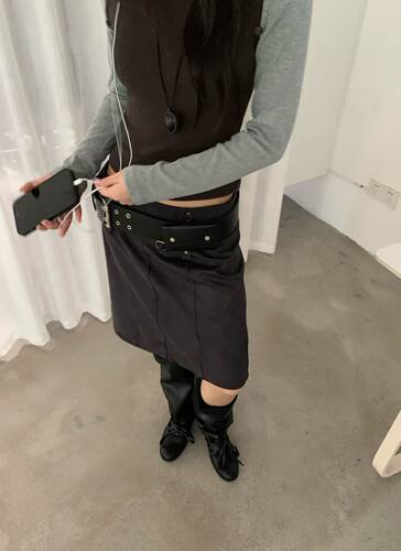 韩国东大门复古金属铆钉装饰麂皮绒直筒半身裙女小众修身显瘦中裙