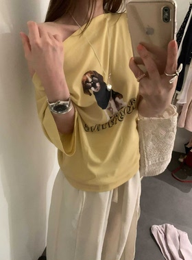 韩国东大门小狗字母印花松弛感短袖T恤女夏宽松显瘦百搭斜肩上衣