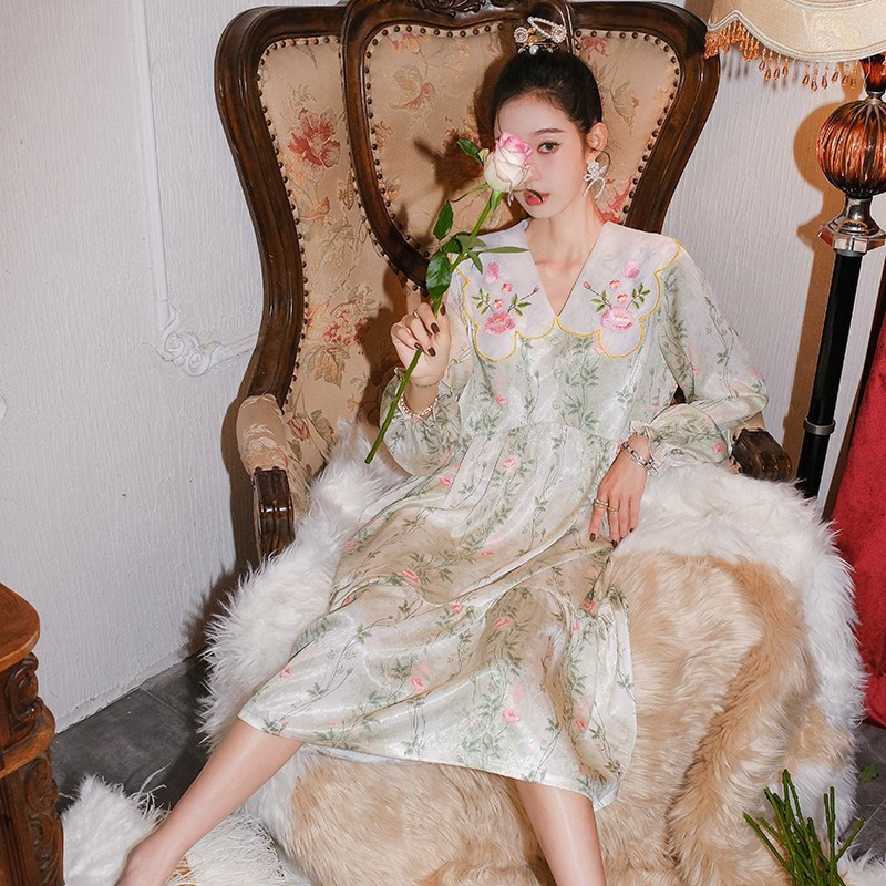 新款刺绣夏季冰丝睡裙家居服女