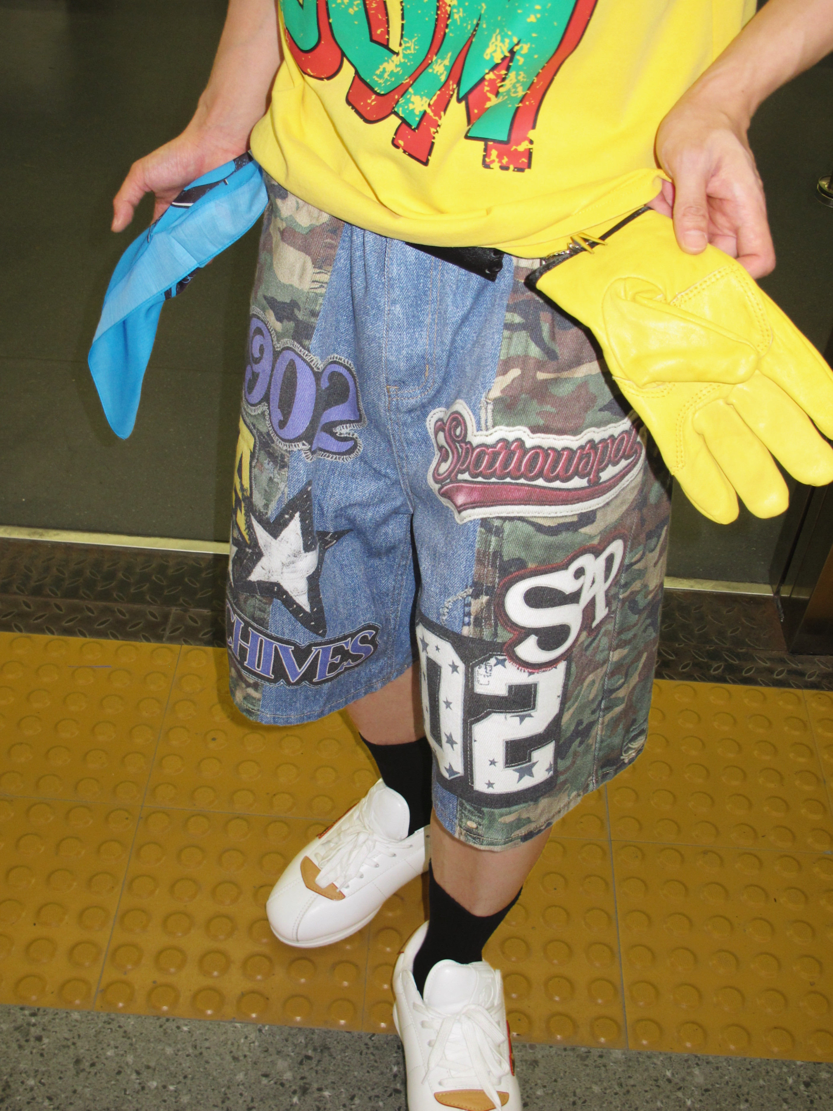 Trendy American-Style 3D Printed Camouflage Graffiti Denim Shorts with Unique Design and Loose Fit