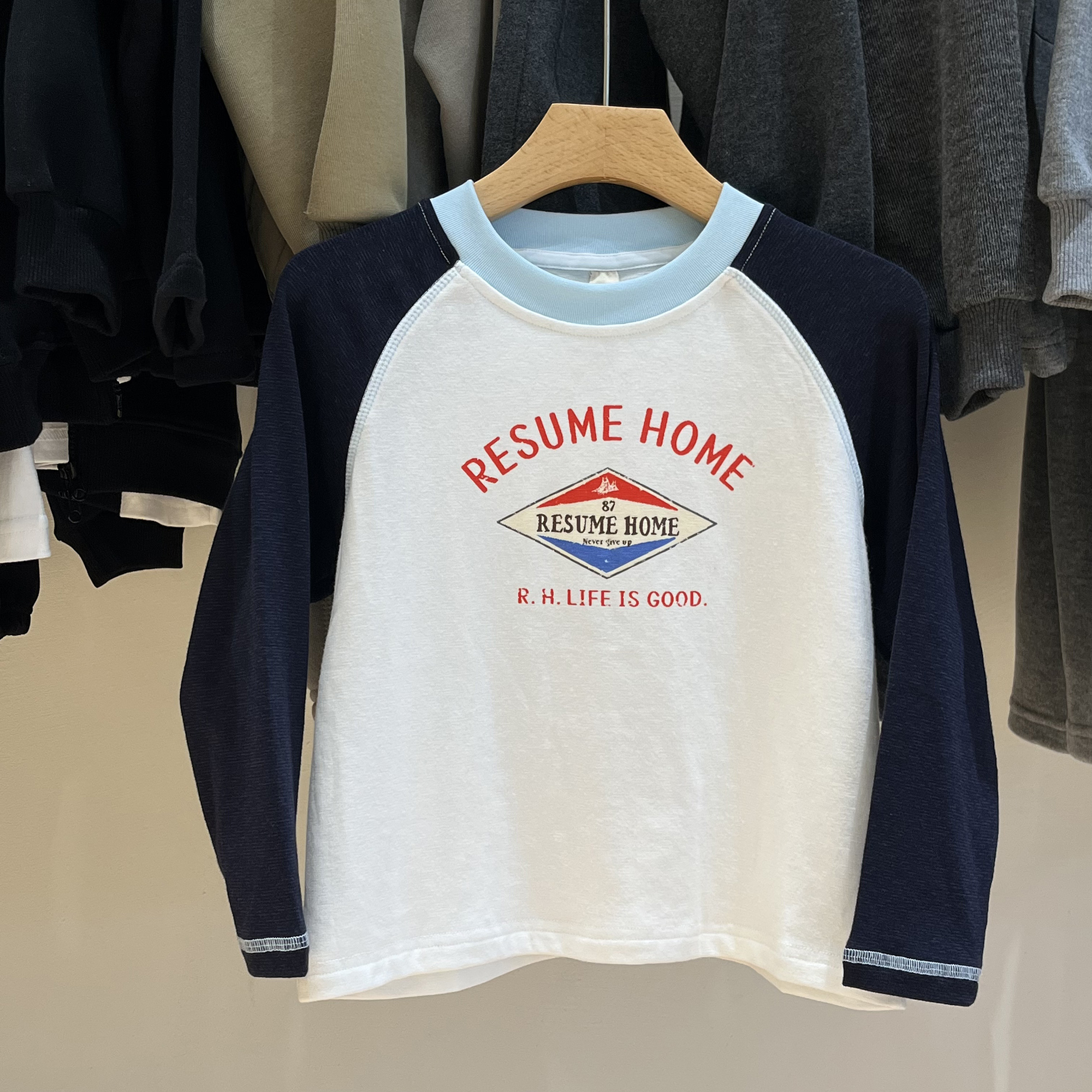 儿童白色圆领长袖T恤宝宝