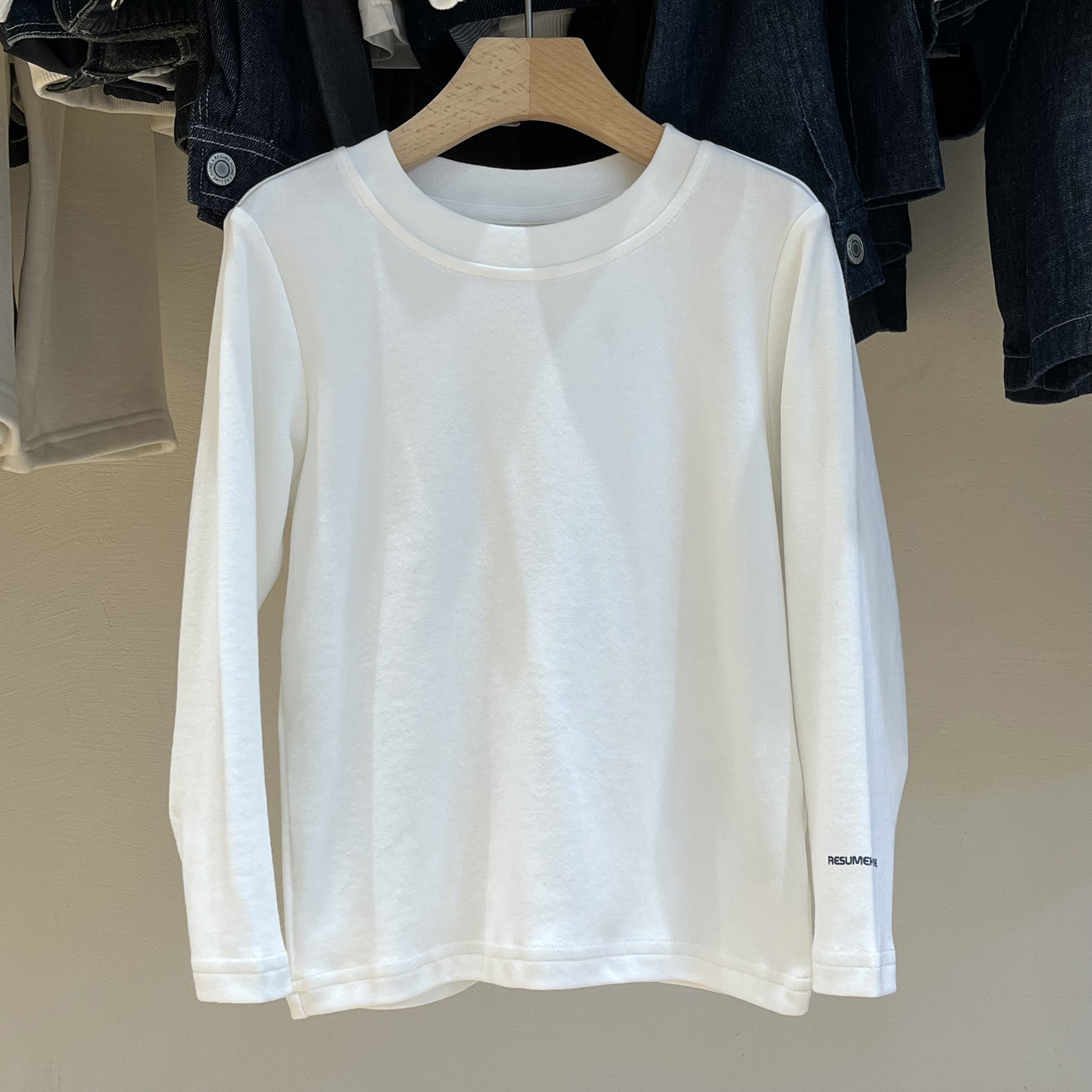 简历童装秋季新中童圆领纯白色