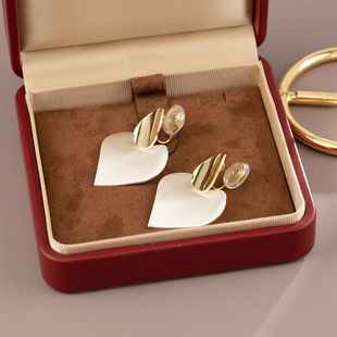 时尚精致百搭夸张金属爱心耳环个性名媛高级感小众无洞蚊香盘耳夹