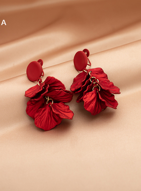 秋冬明艳复古红色花瓣耳环精致质感无耳洞耳夹赫本风名媛穿搭耳针