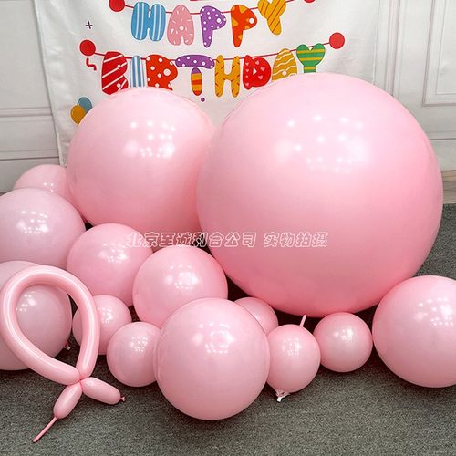 嫩粉色气球装饰场景布置