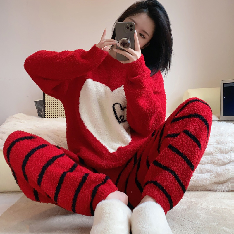 爱心软绵绵红色睡衣女士