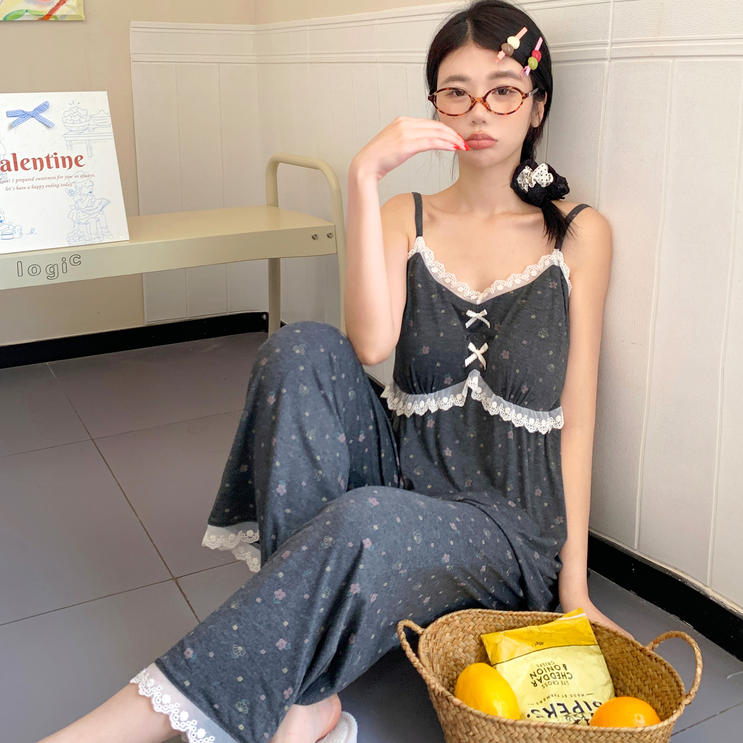 带胸垫花边莫代尔碎花吊带睡衣女
