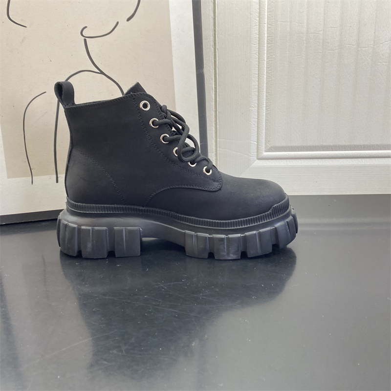 2025尾货工厂断码处理女鞋马丁靴