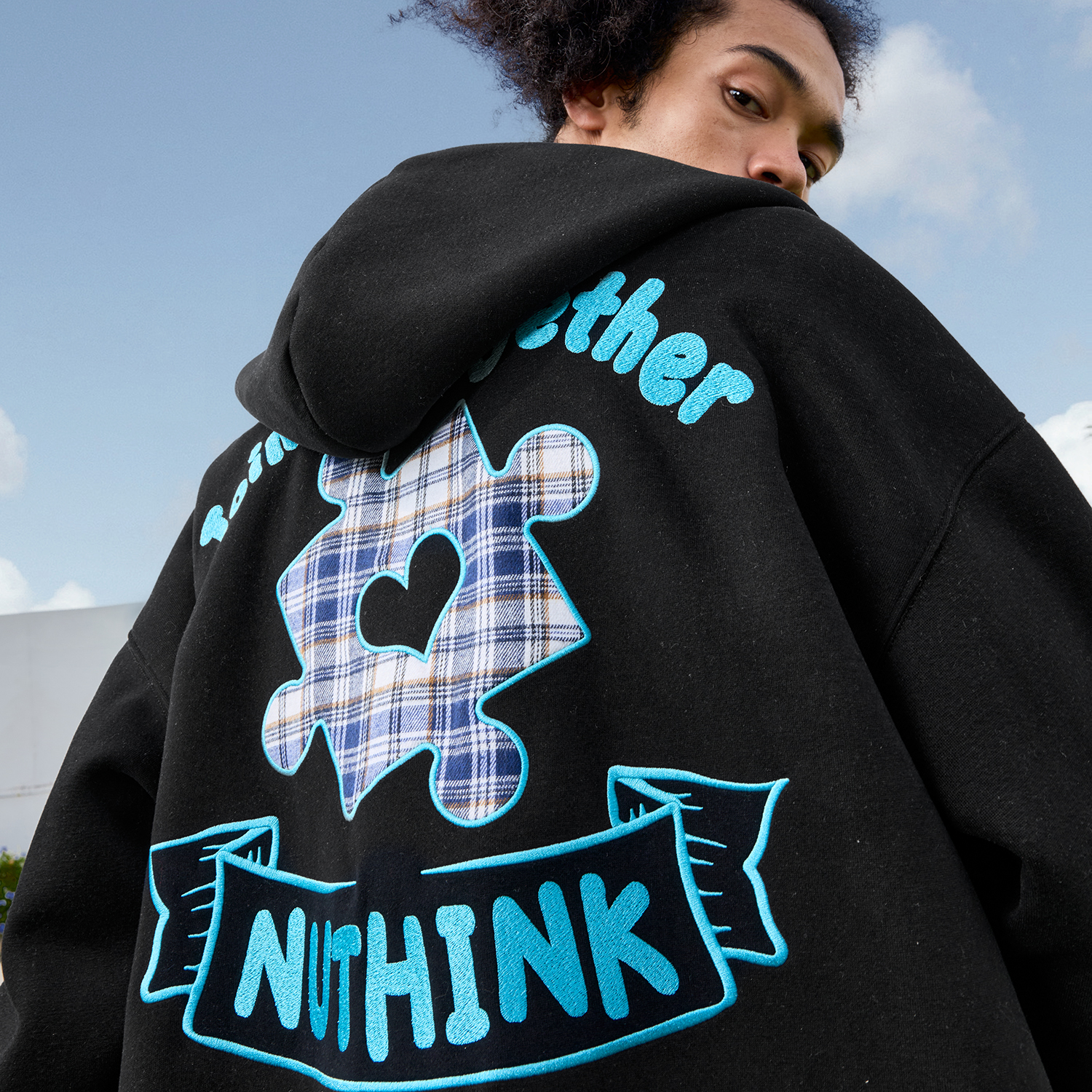 Nuthink美式拼图刺绣字母卫衣男