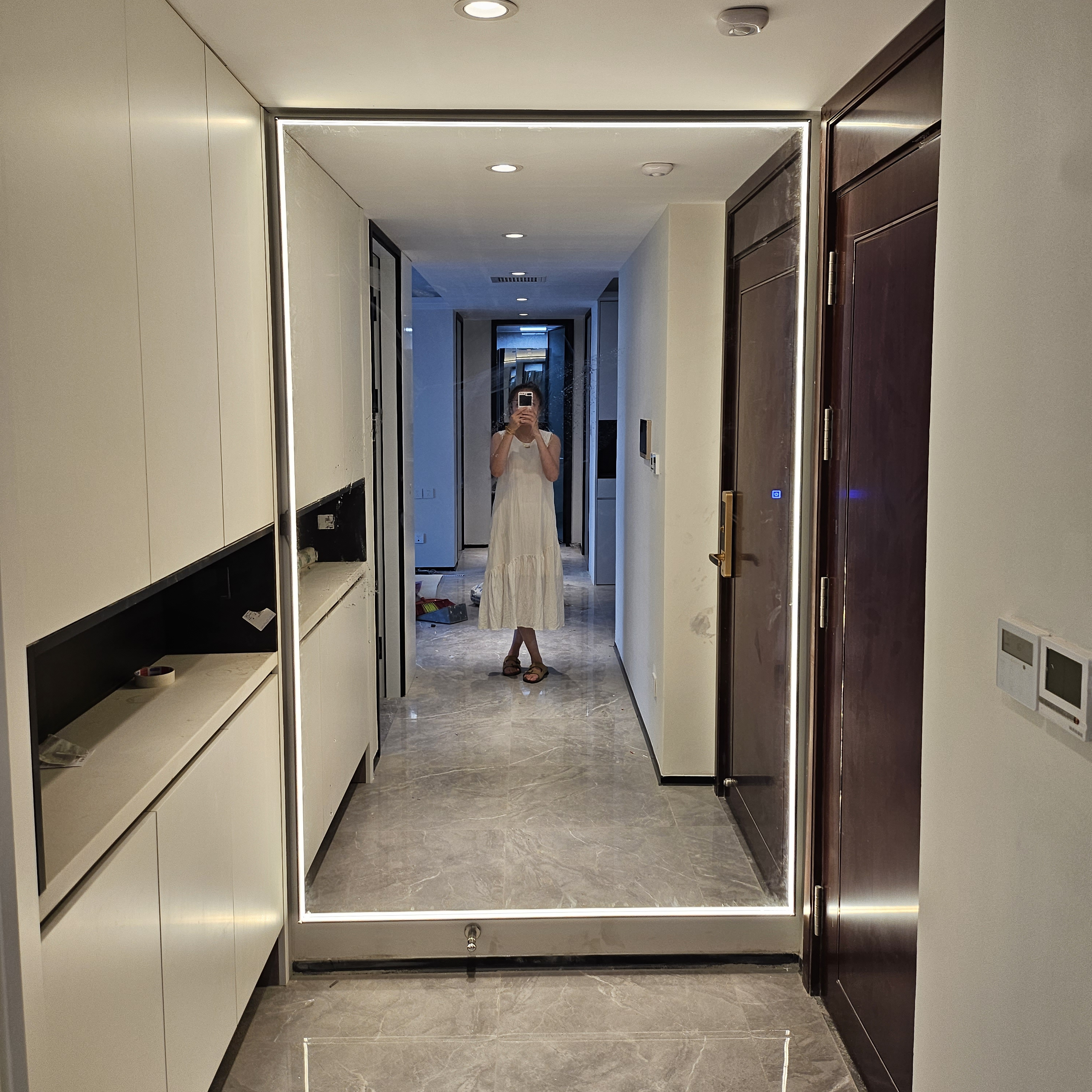 带灯全身镜挂墙镜定制 LED上墙壁挂镜子