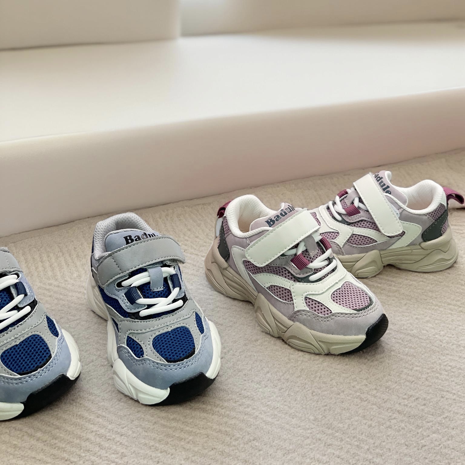 芭杜乐男女童轻便百搭运动鞋