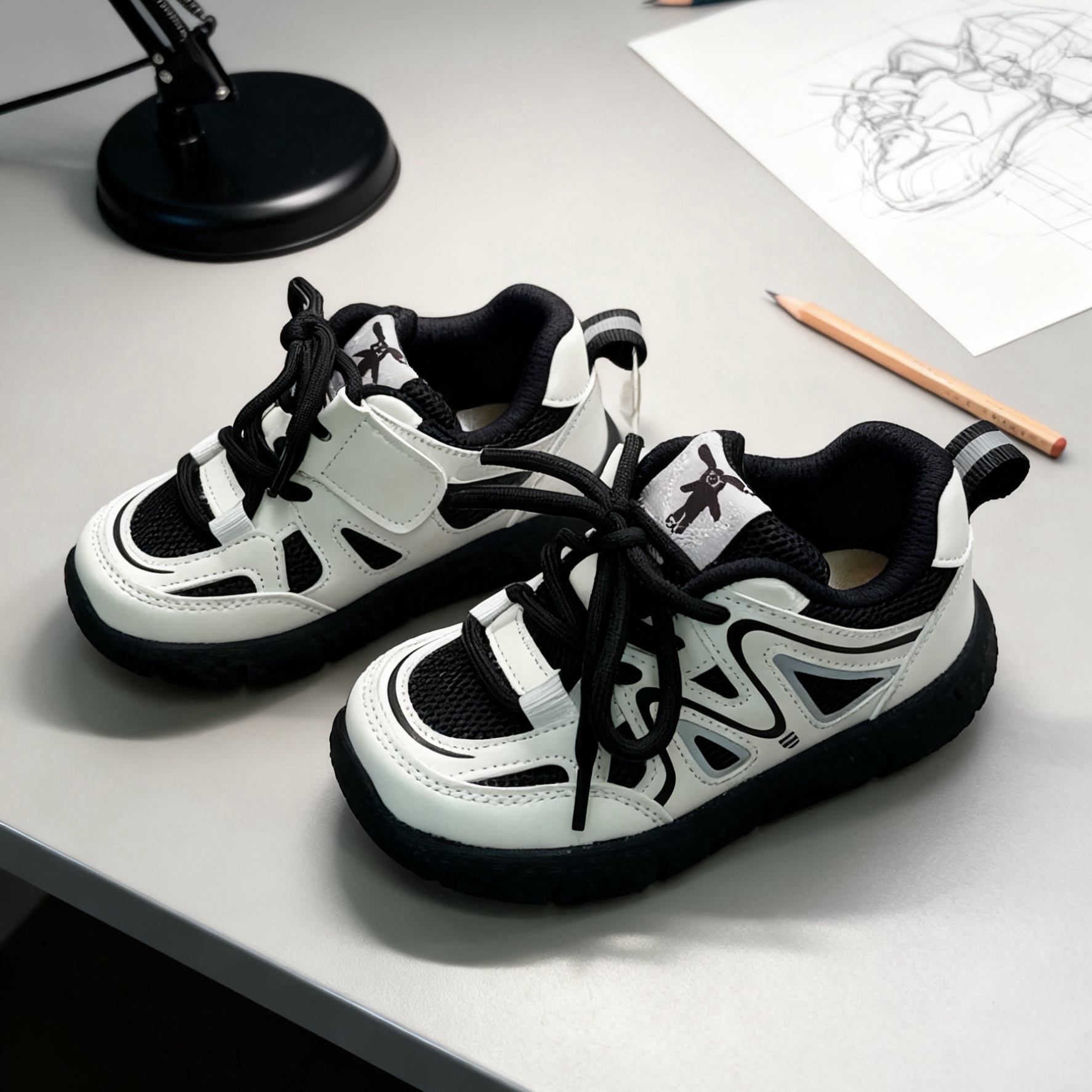 芭杜乐网面板透气轻便休闲鞋