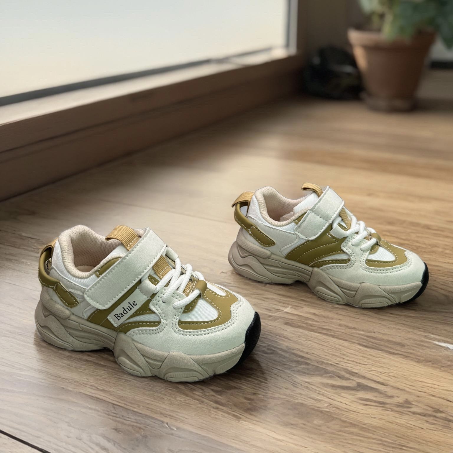 芭杜乐BADULE运动鞋百搭简约魔术贴休闲撞色旅游鞋韩版春秋季童鞋