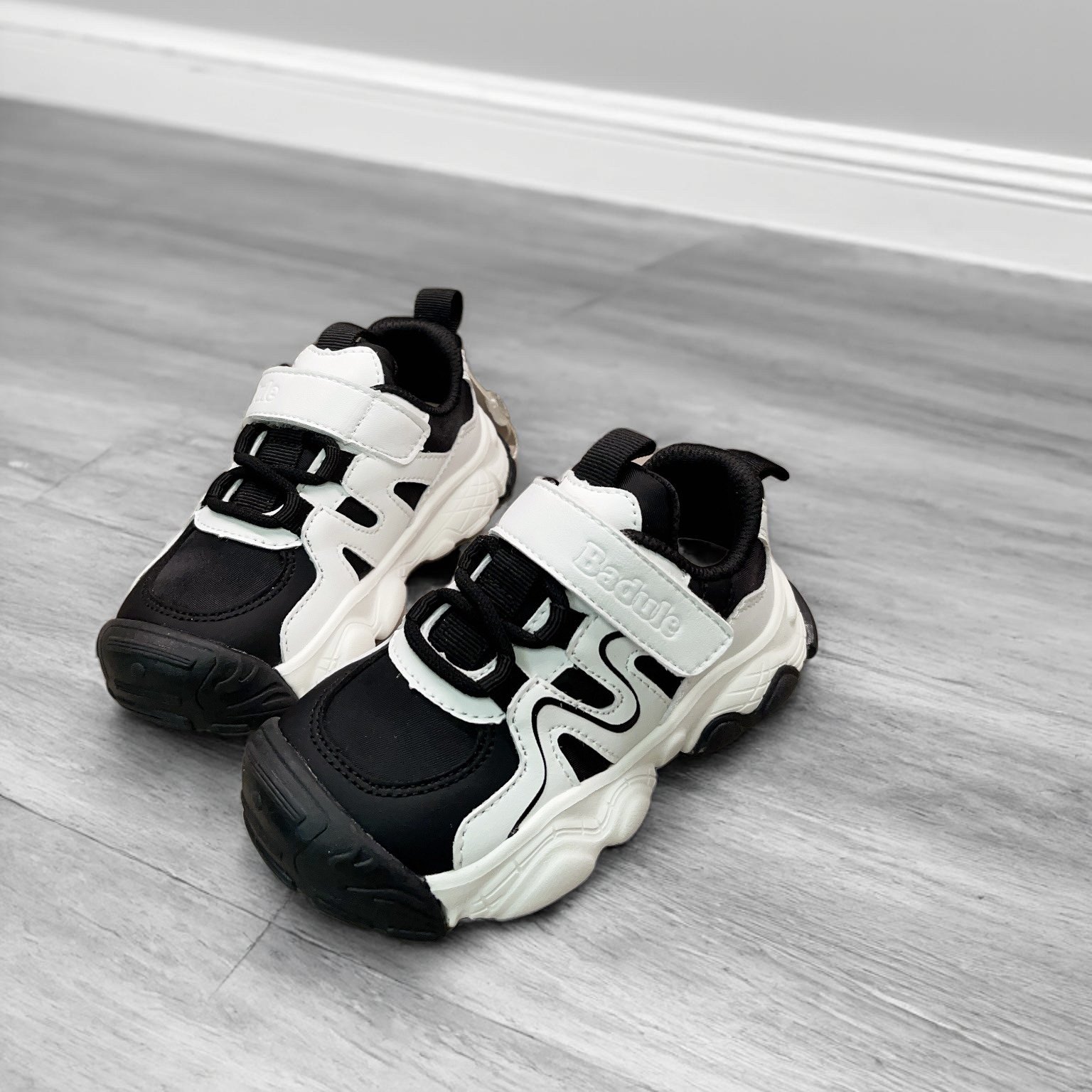 芭杜乐轻便百搭运动鞋