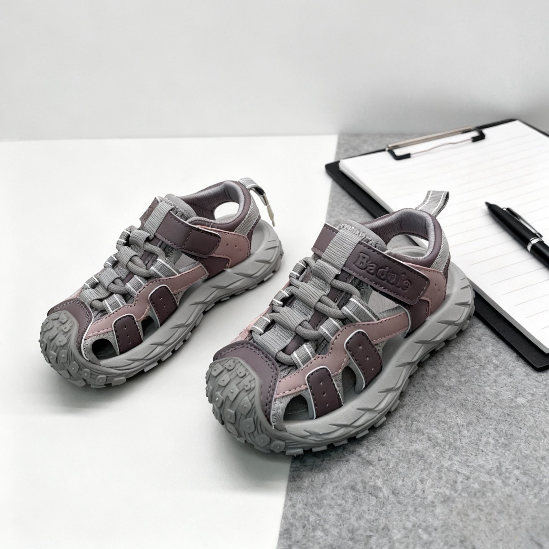 芭杜乐撞色运动凉鞋魔术贴沙滩鞋