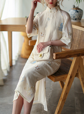 江南范复古风立领刺绣旗袍五分袖中长裙日常新中式民国麻料小洋装