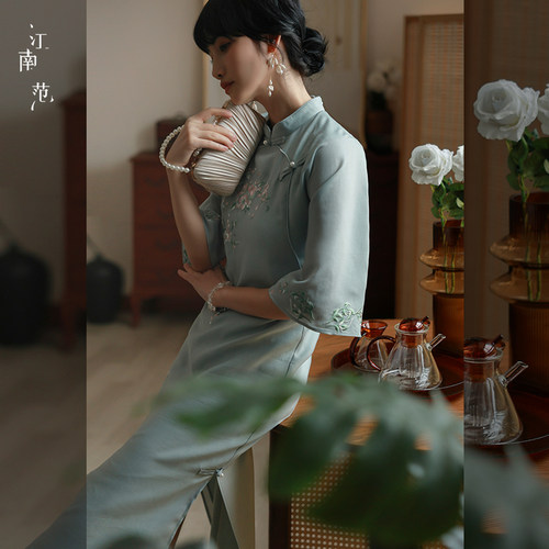 江南范新式国风复古改良刺绣旗袍2025年轻日常可穿气质倒大袖盘扣