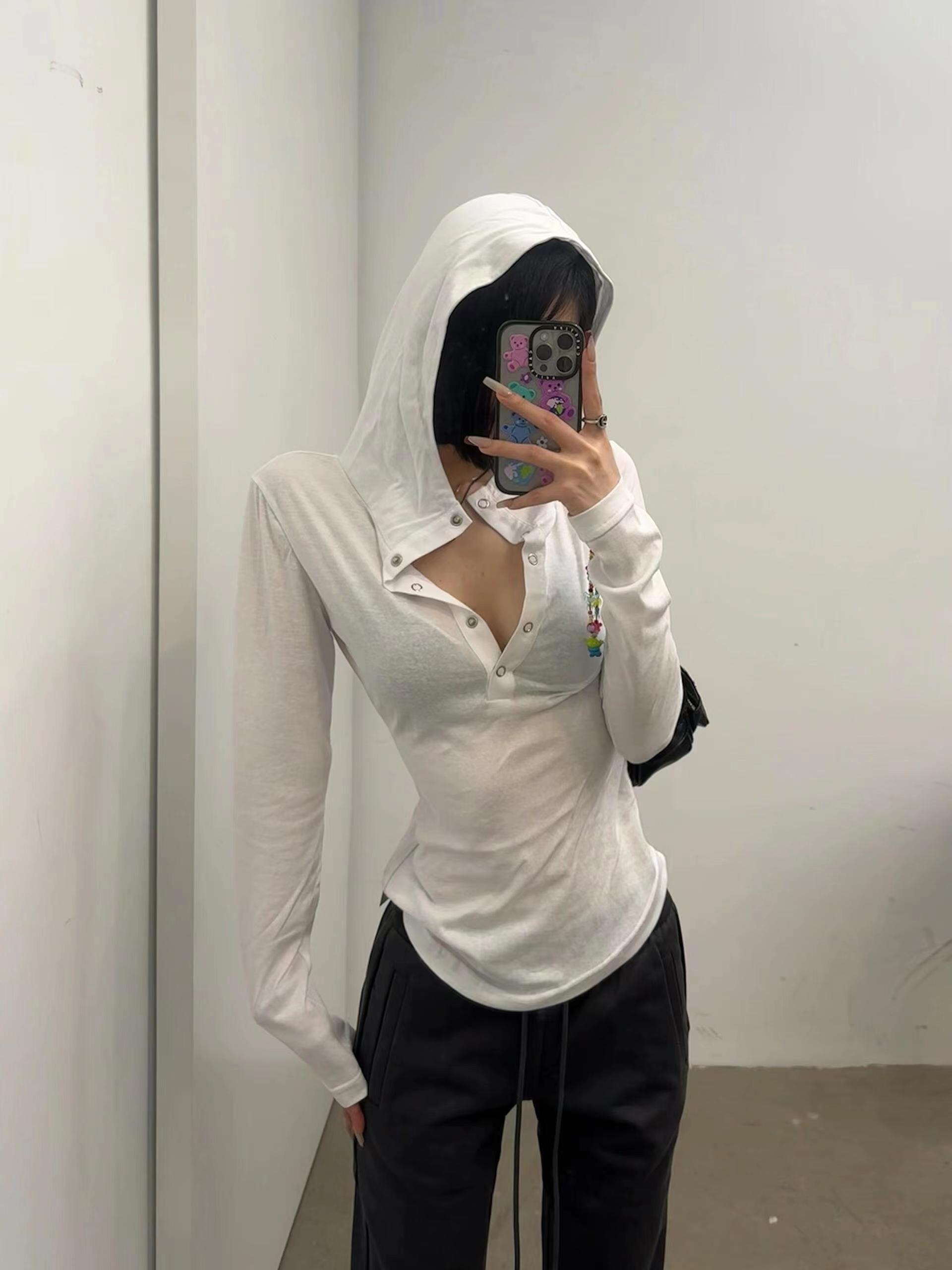 纯欲辣妹微透正肩t恤女单排扣长袖v领打底衫修身显瘦防晒连帽上衣