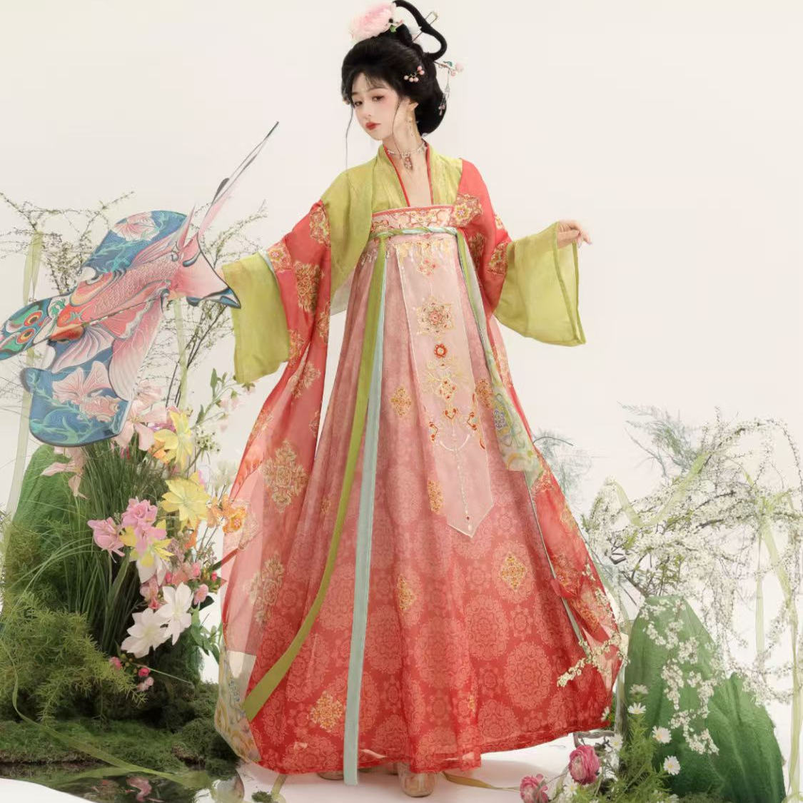 唐制破裙对襟一片齐胸刺绣套装