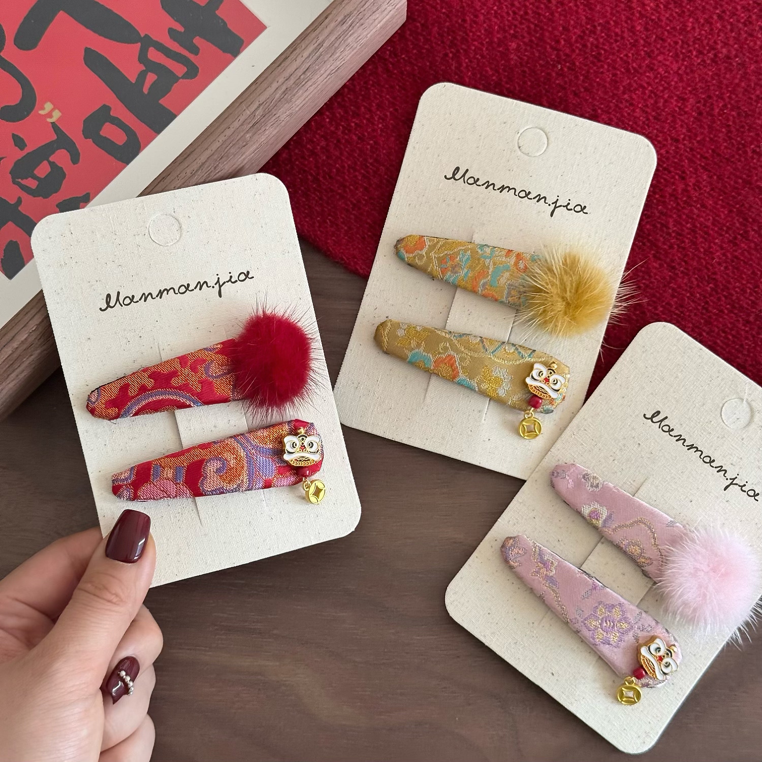 少女国风新中式刘海夹儿童拜年金色醒狮发夹女孩酒红宋锦毛球BB夹,童装/婴儿装/亲子装,发饰,淘宝优惠券,粉丝福利购,淘宝优惠卷