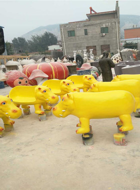 大型玻璃钢卡通牛雕塑景区打卡