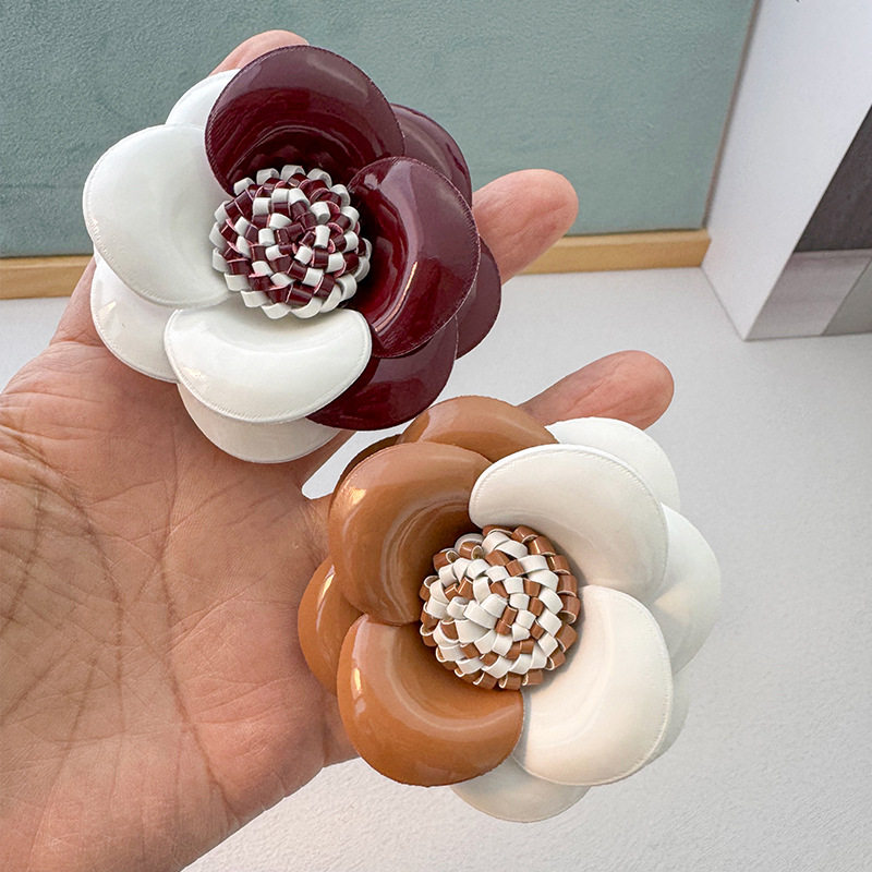 胸花女手工设计感拼色皮质花朵胸针大衣配饰精致饰品别针