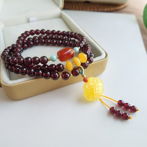 原创设计正品酒红石榴石三圈手链女搭配天然蜜蜡吊坠水晶多圈手串