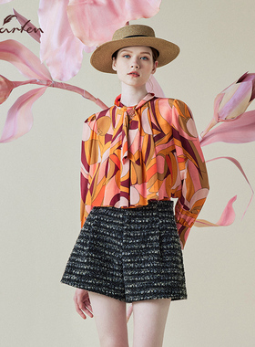 复古几何风印花衬衫女长袖系带领结百搭设计感上衣CFE1A008-0093T