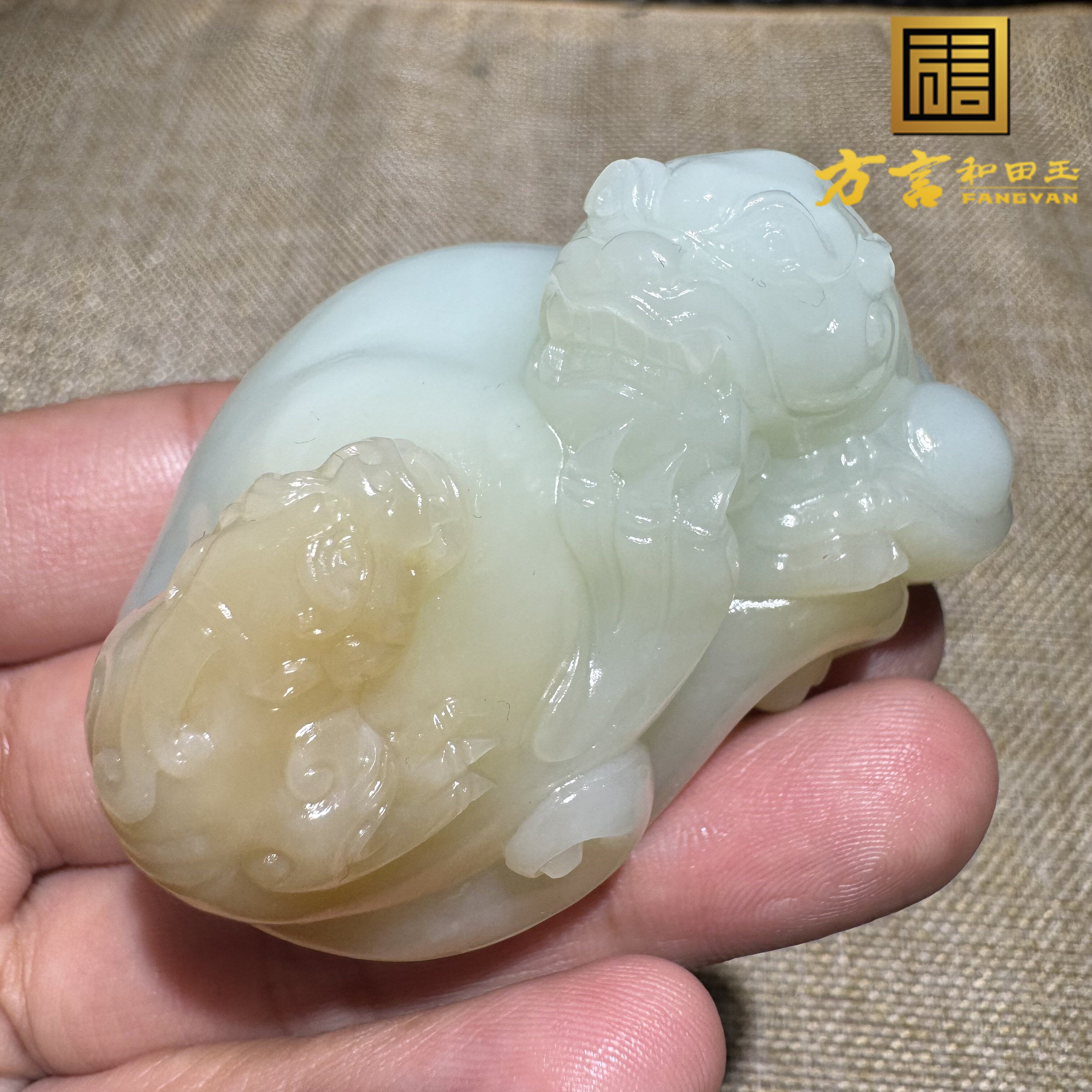 重磅方言新疆和田玉老坑且末高脂高糯羊脂白带糖子母兽貔貅摆件S6