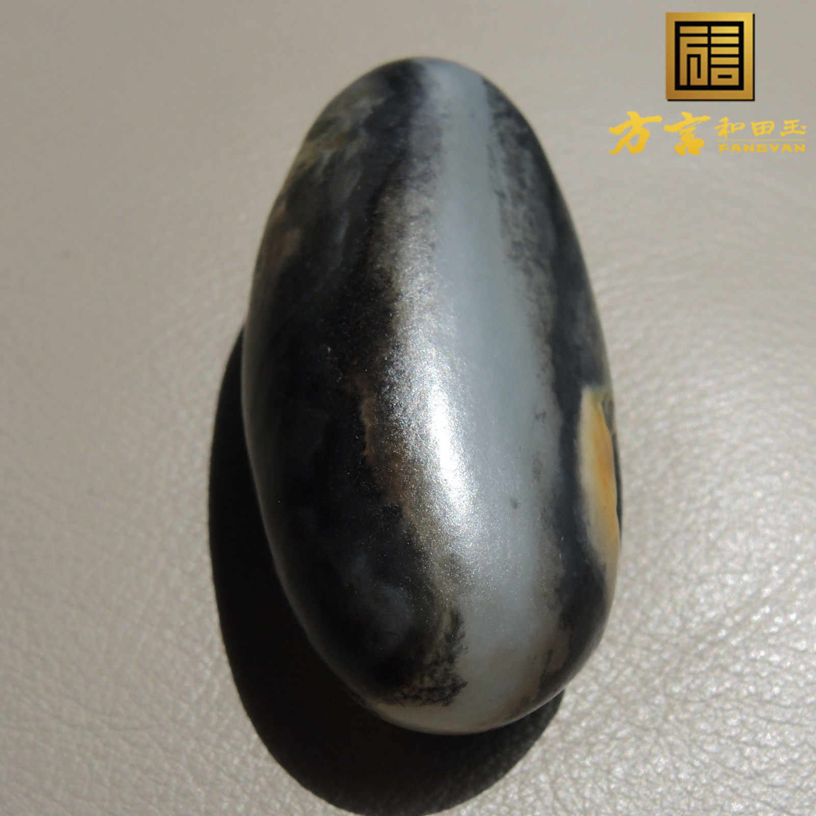 福利价金皮白玉一线天三色墨玉青花籽料人工修型水滴型水墨吊坠R